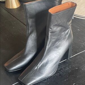 Made in Spain soft leather Black Heeled Boots like new